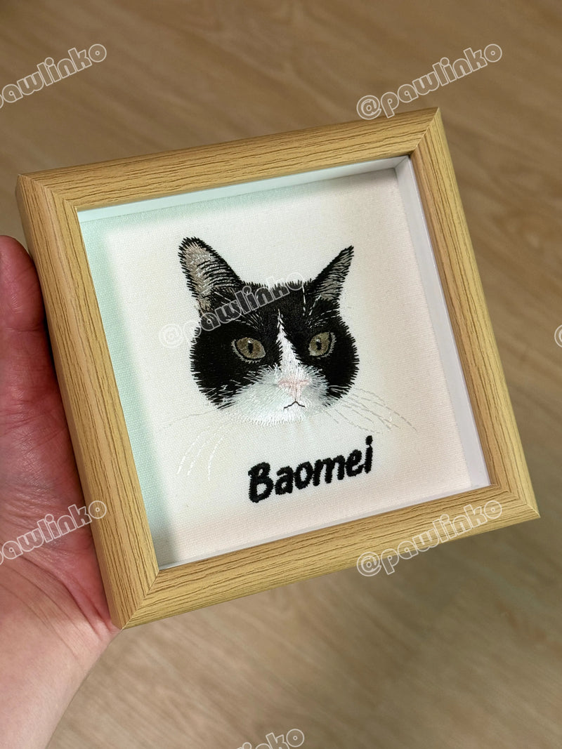 Custom Pet Embroidery Portrait in Wood Frame 情境圖
