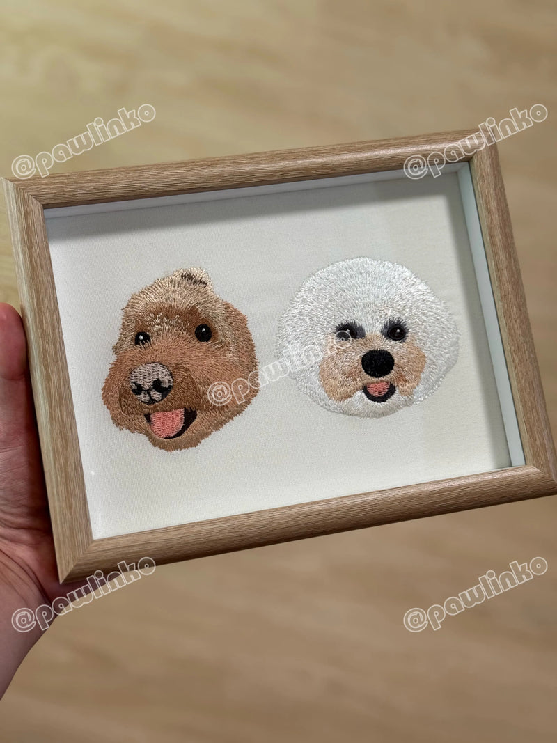 Custom Pet Embroidery Portrait in Wood Frame 情境圖