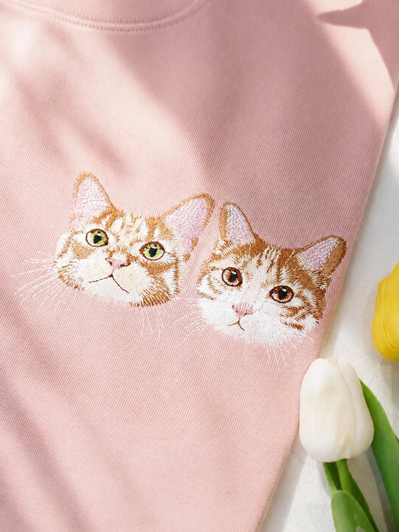 Custom Pet Portrait Embroidered T-Shirt 情境圖