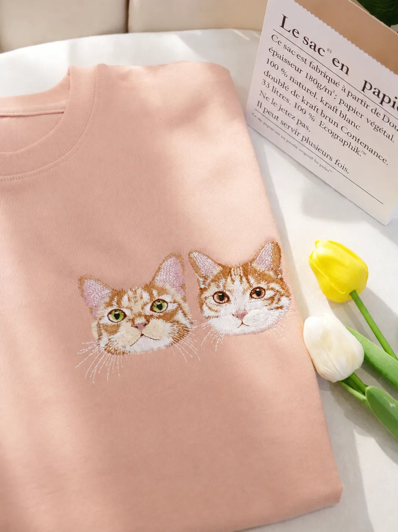 Custom Pet Portrait Embroidered T-Shirt 情境圖