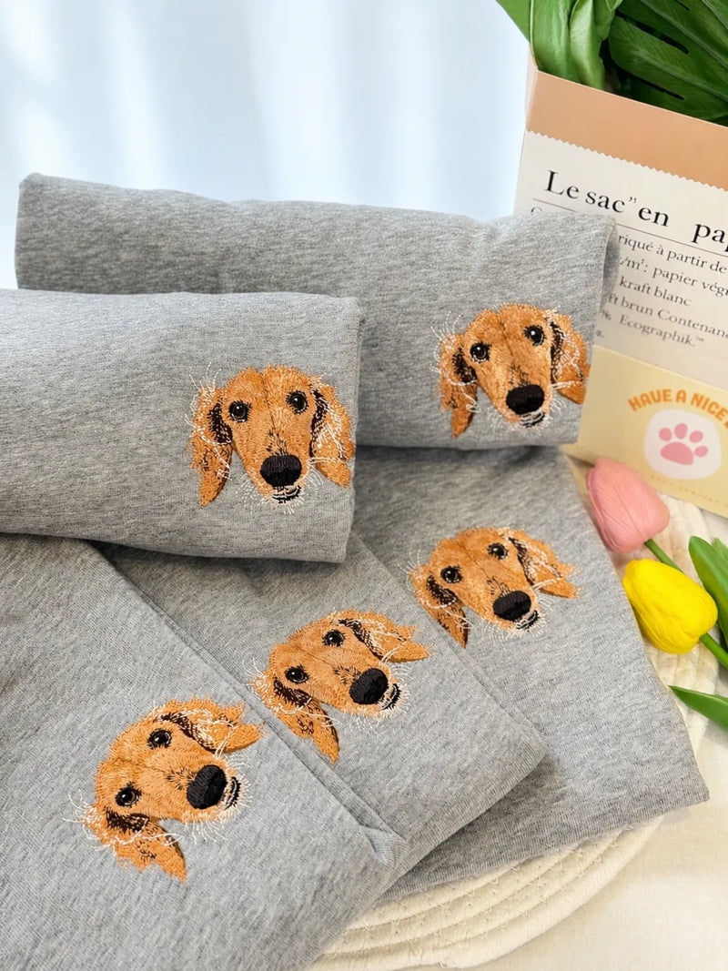 Custom Pet Portrait Embroidered T-Shirt 情境圖