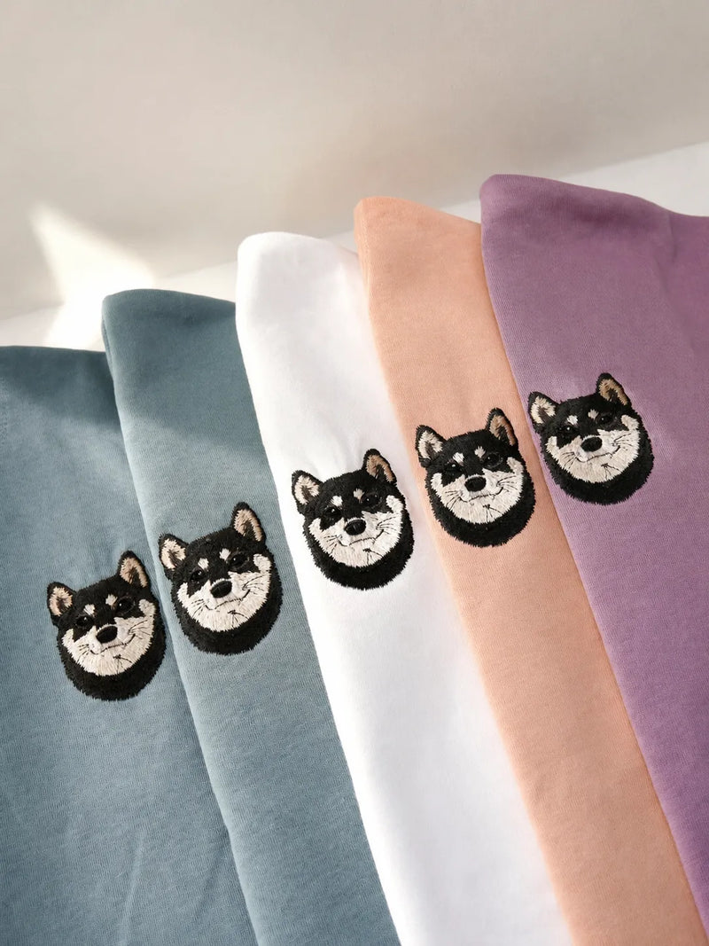 Custom Pet Portrait Embroidered T-Shirt 情境圖